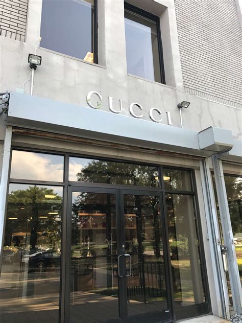 is the gucci outlet in secaucus open